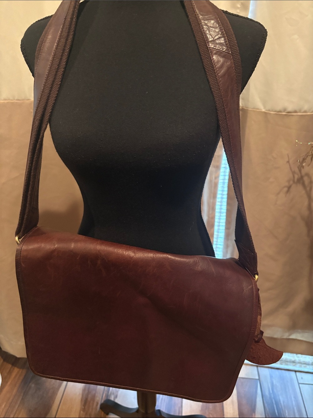 Men's Dark Brown Leather Messenger Bag with Wide Strap